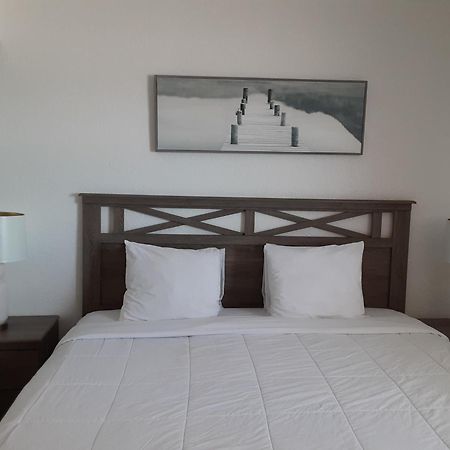 Sandalwood Beach Resort North Redington Beach Bagian luar foto